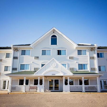 Travelodge Suites By Wyndham Regina - Eastgate Bay Zewnętrze zdjęcie
