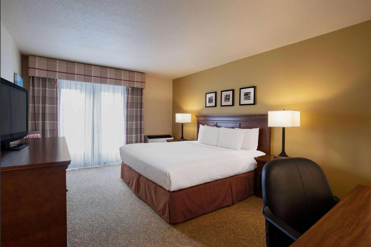 Travelodge Suites By Wyndham Regina - Eastgate Bay Zewnętrze zdjęcie