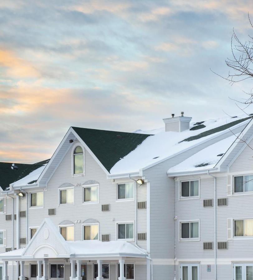 Travelodge Suites By Wyndham Regina - Eastgate Bay Zewnętrze zdjęcie