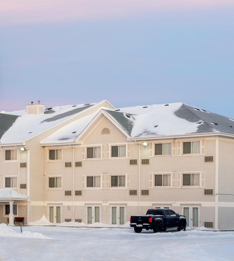 Travelodge Suites By Wyndham Regina - Eastgate Bay Zewnętrze zdjęcie