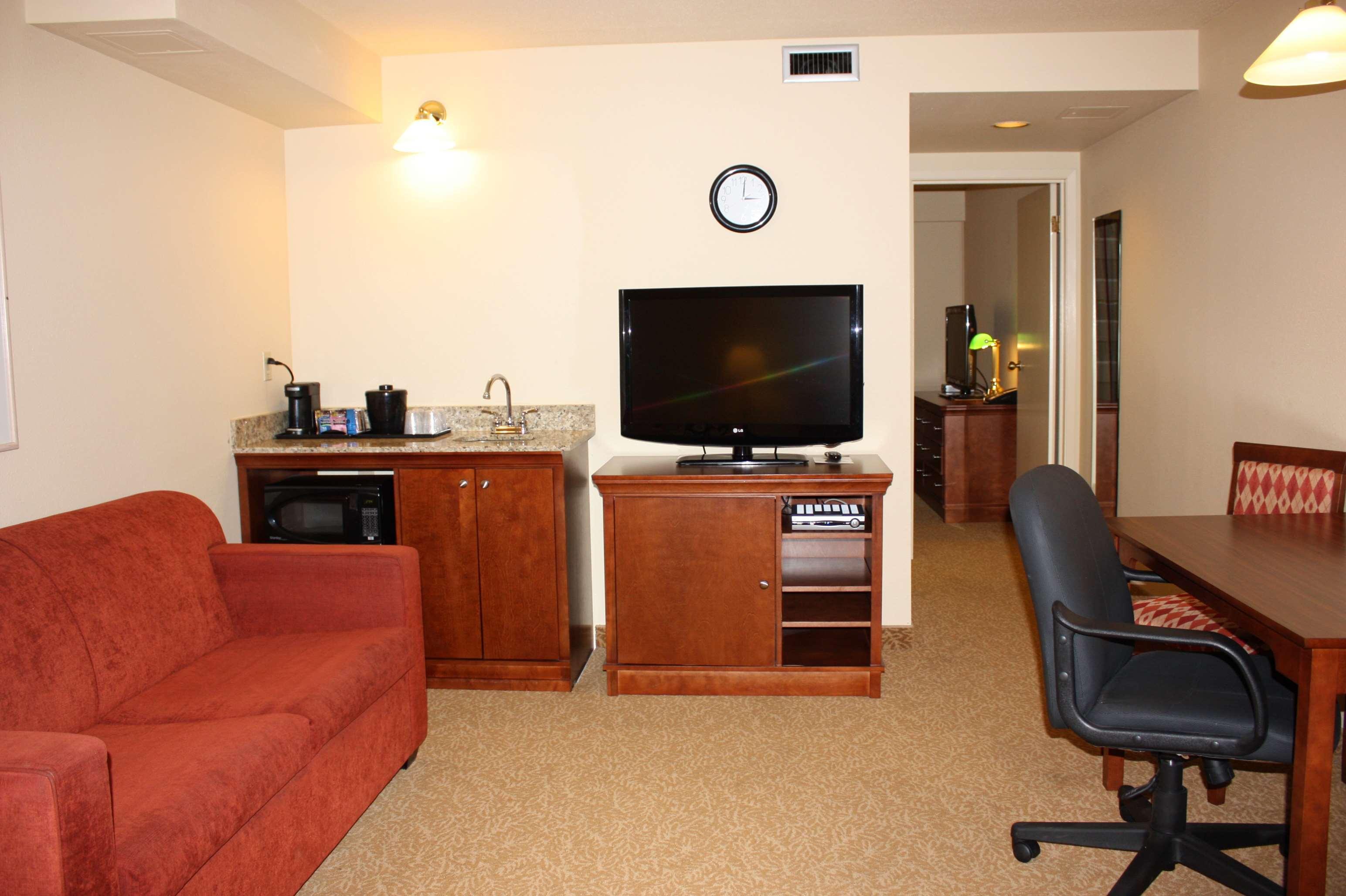Travelodge Suites By Wyndham Regina - Eastgate Bay Zewnętrze zdjęcie
