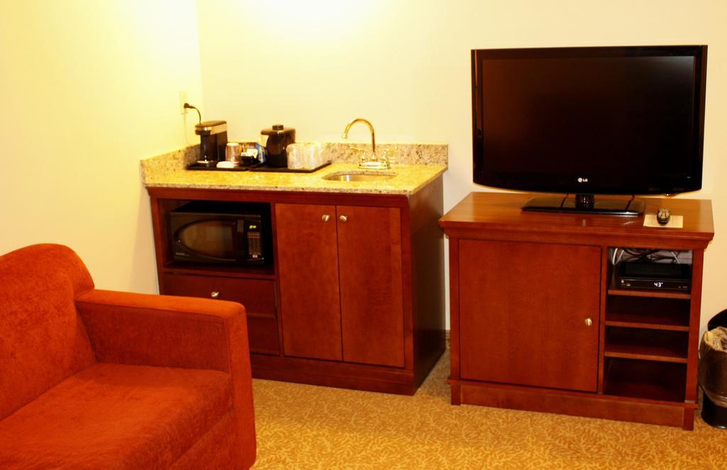 Travelodge Suites By Wyndham Regina - Eastgate Bay Zewnętrze zdjęcie