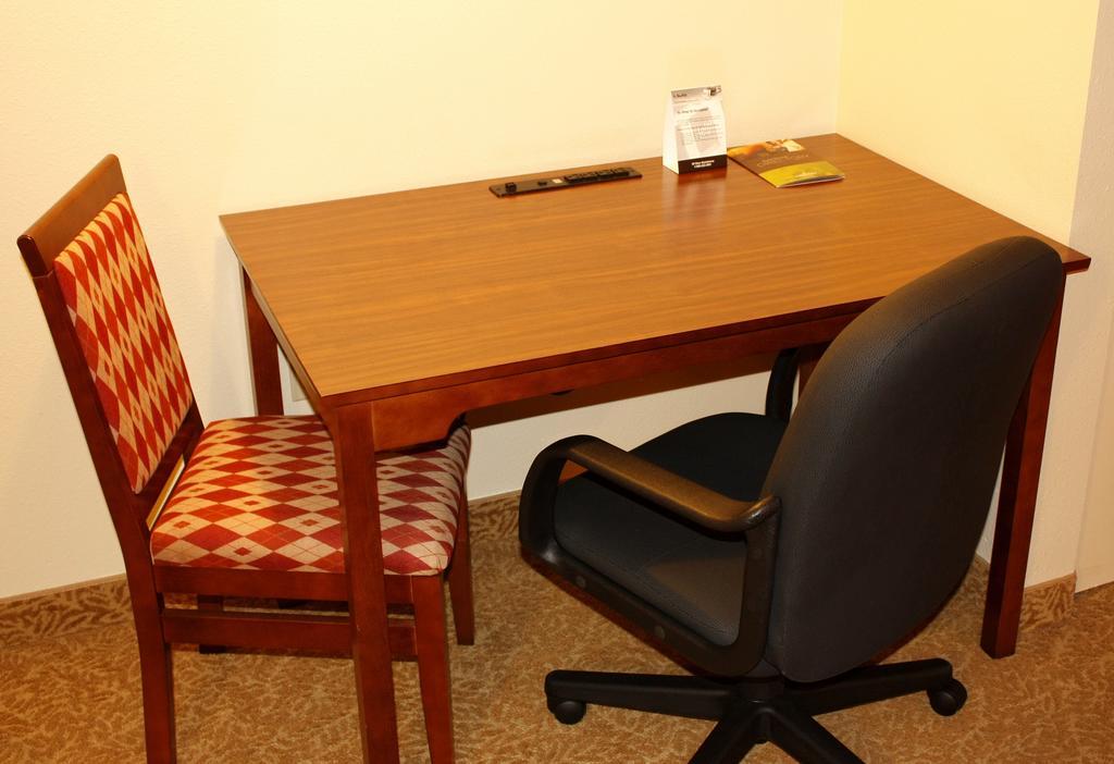 Travelodge Suites By Wyndham Regina - Eastgate Bay Zewnętrze zdjęcie