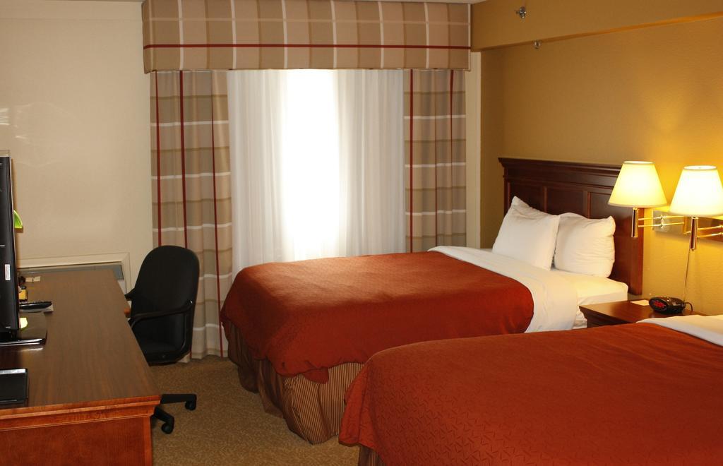 Travelodge Suites By Wyndham Regina - Eastgate Bay Zewnętrze zdjęcie