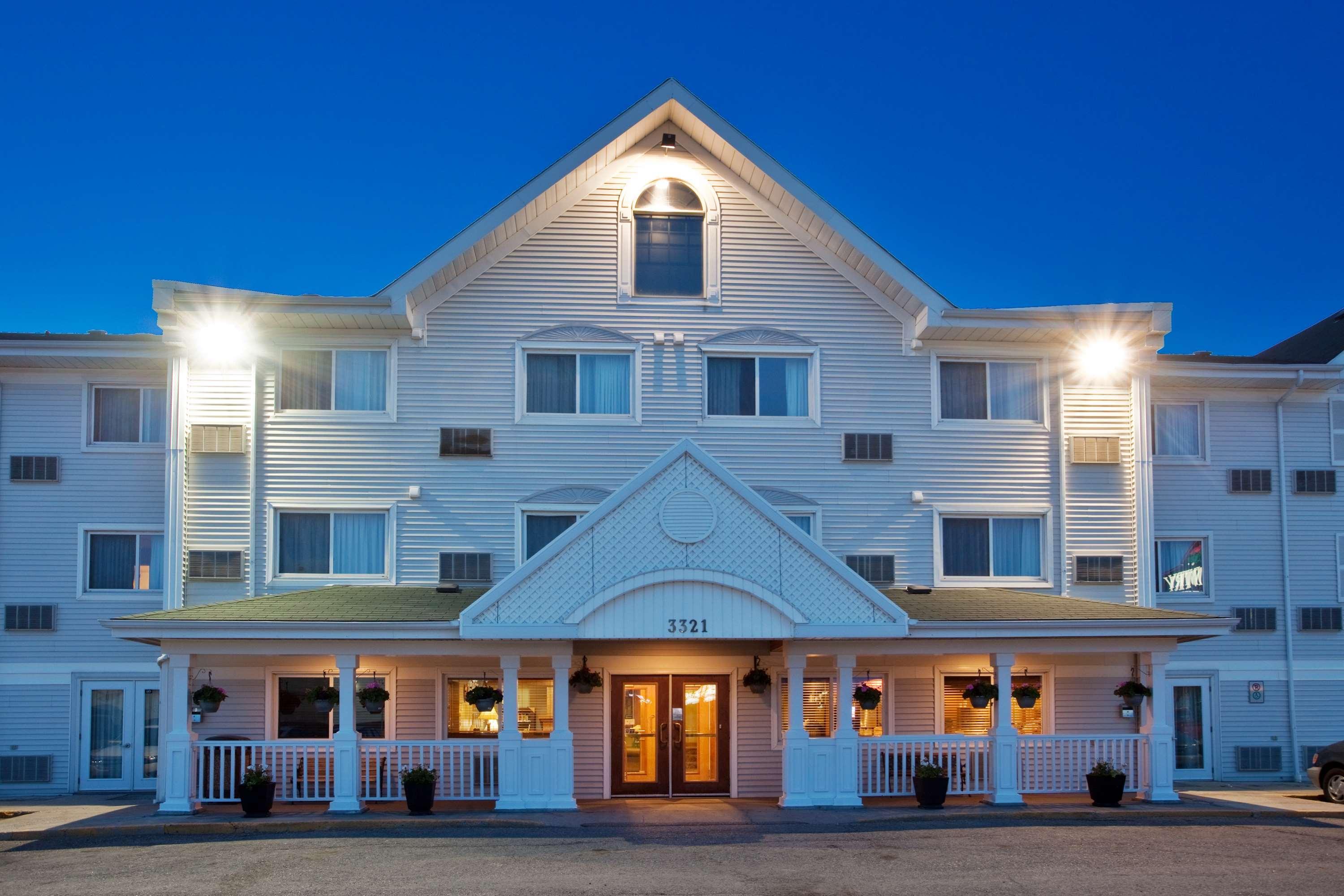 Travelodge Suites By Wyndham Regina - Eastgate Bay Zewnętrze zdjęcie