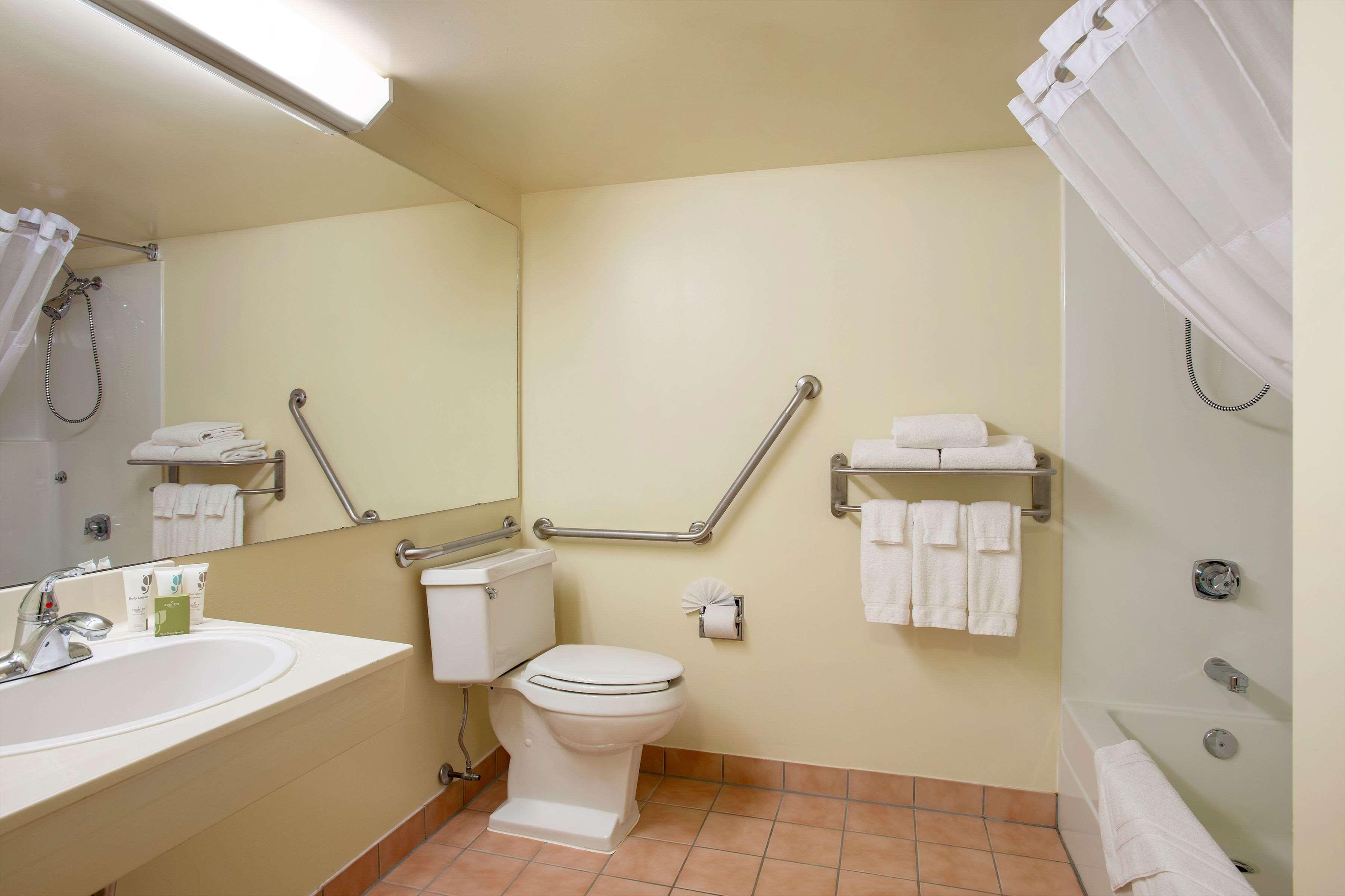 Travelodge Suites By Wyndham Regina - Eastgate Bay Zewnętrze zdjęcie
