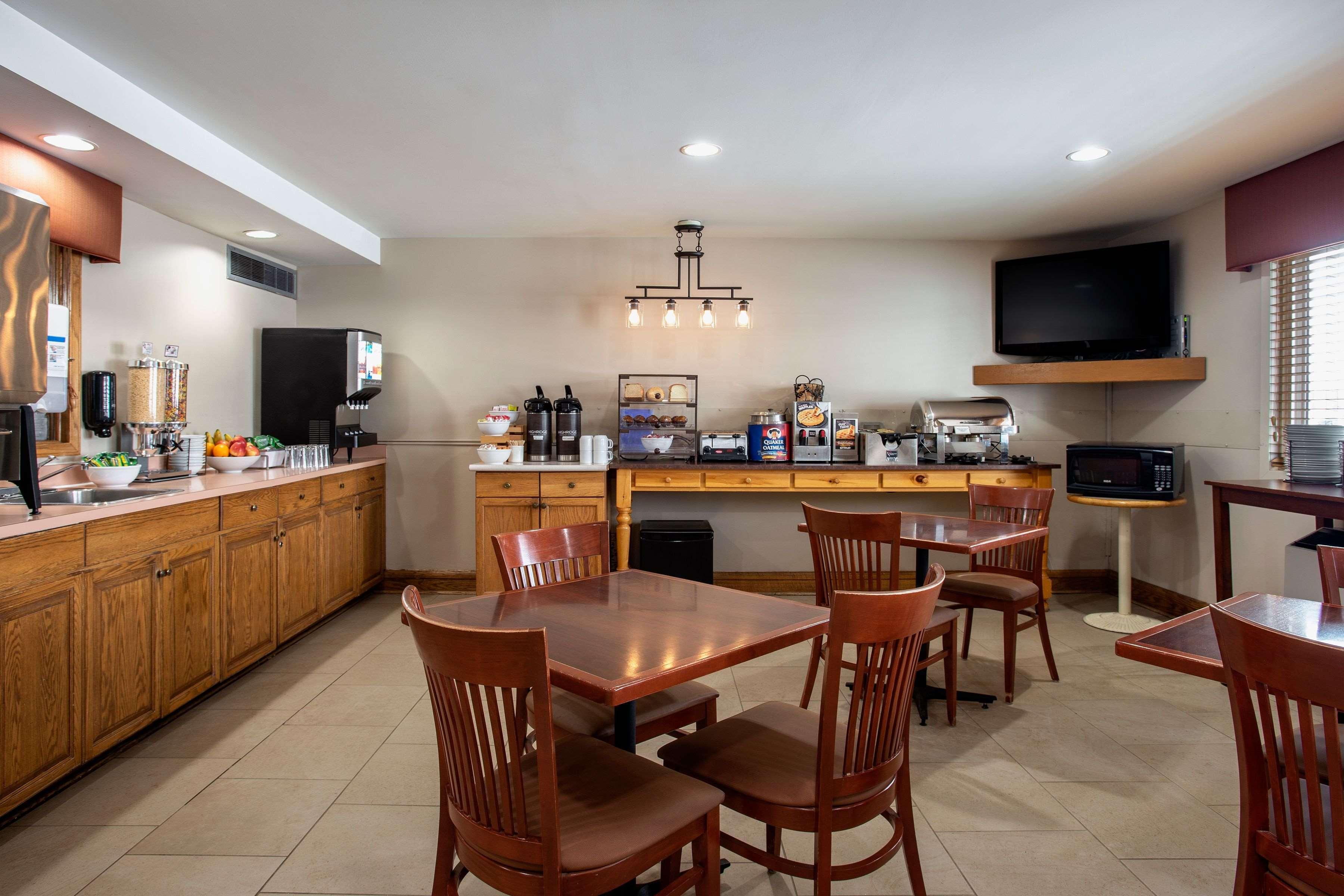 Travelodge Suites By Wyndham Regina - Eastgate Bay Zewnętrze zdjęcie