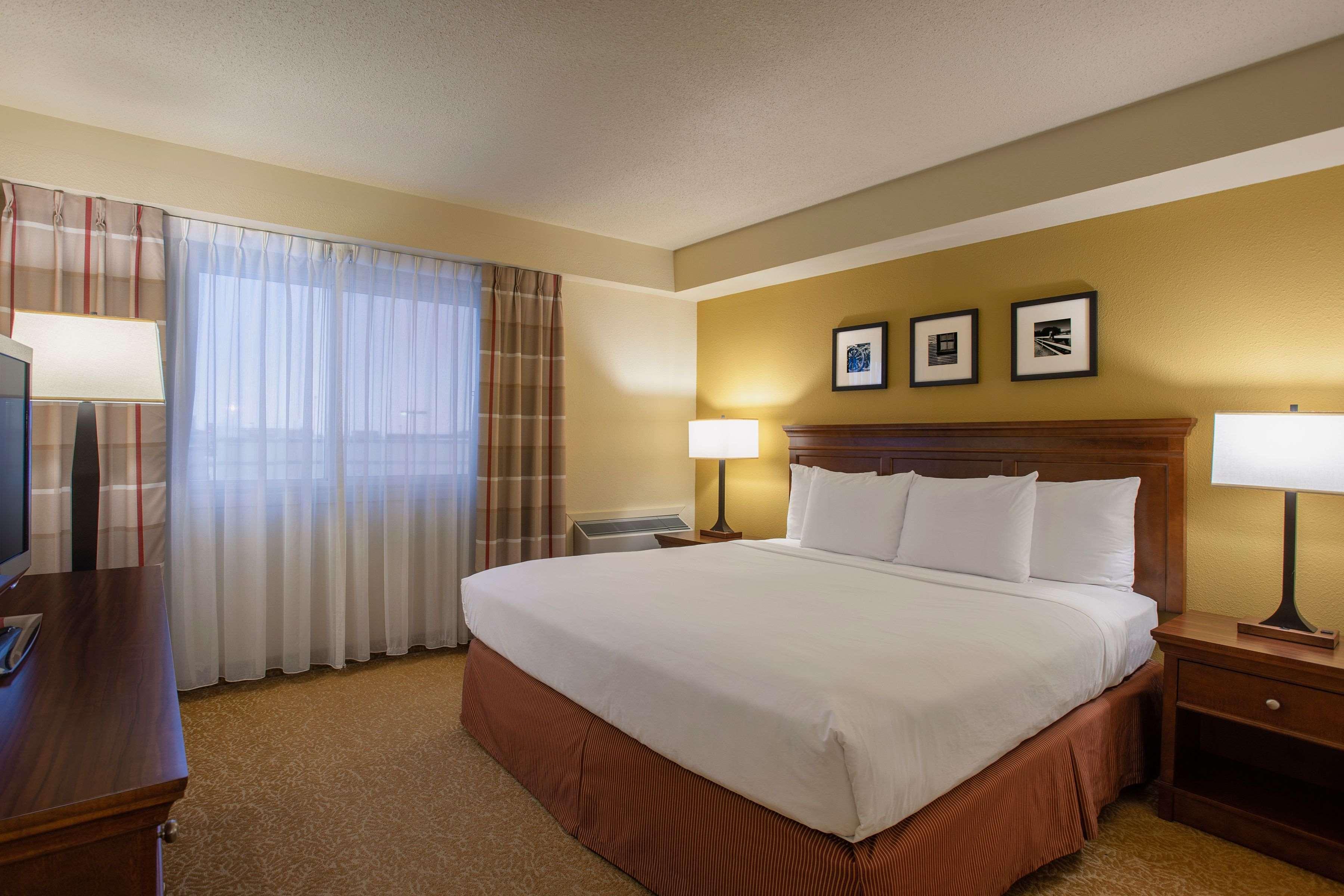 Travelodge Suites By Wyndham Regina - Eastgate Bay Zewnętrze zdjęcie