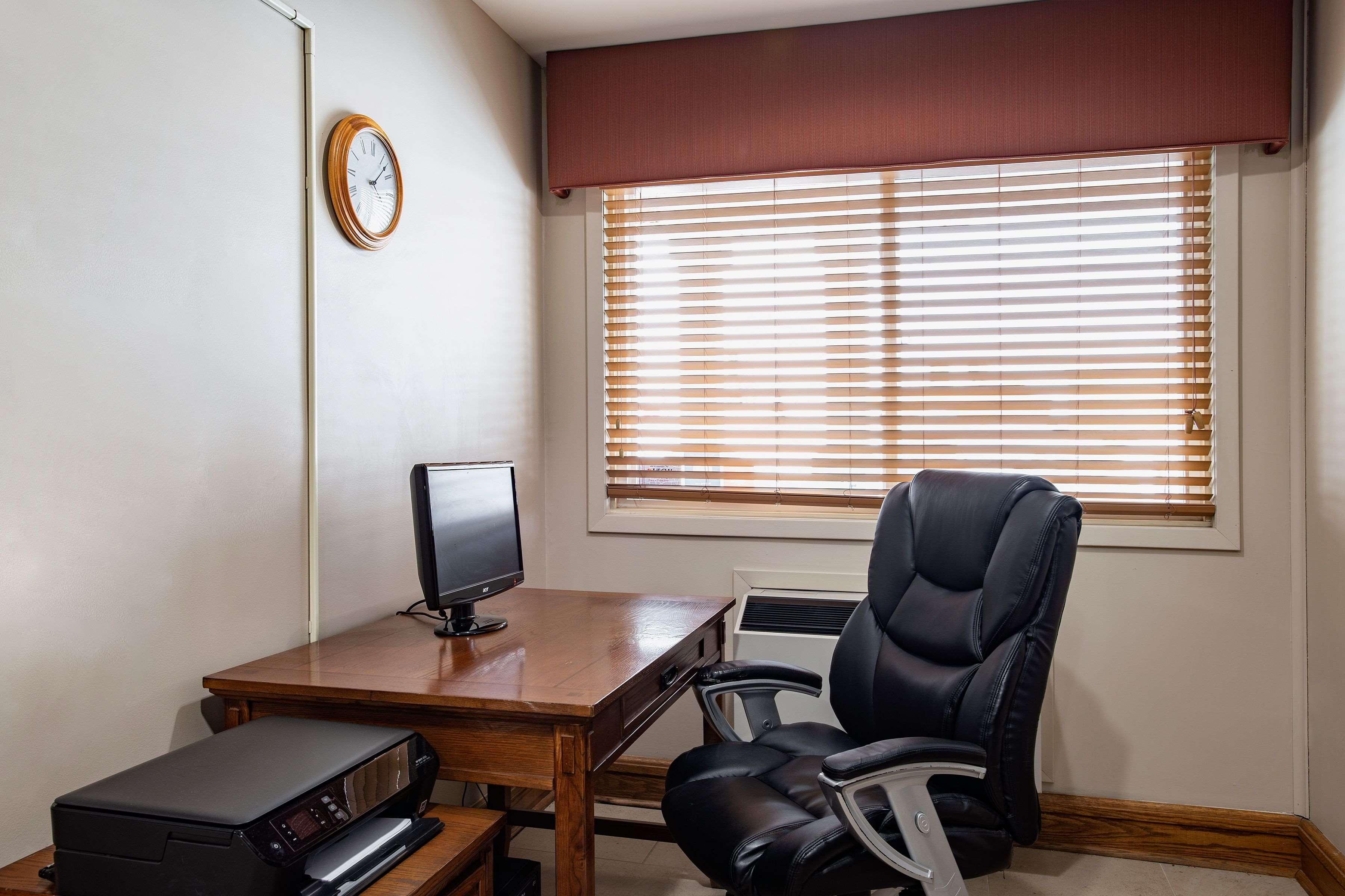 Travelodge Suites By Wyndham Regina - Eastgate Bay Zewnętrze zdjęcie