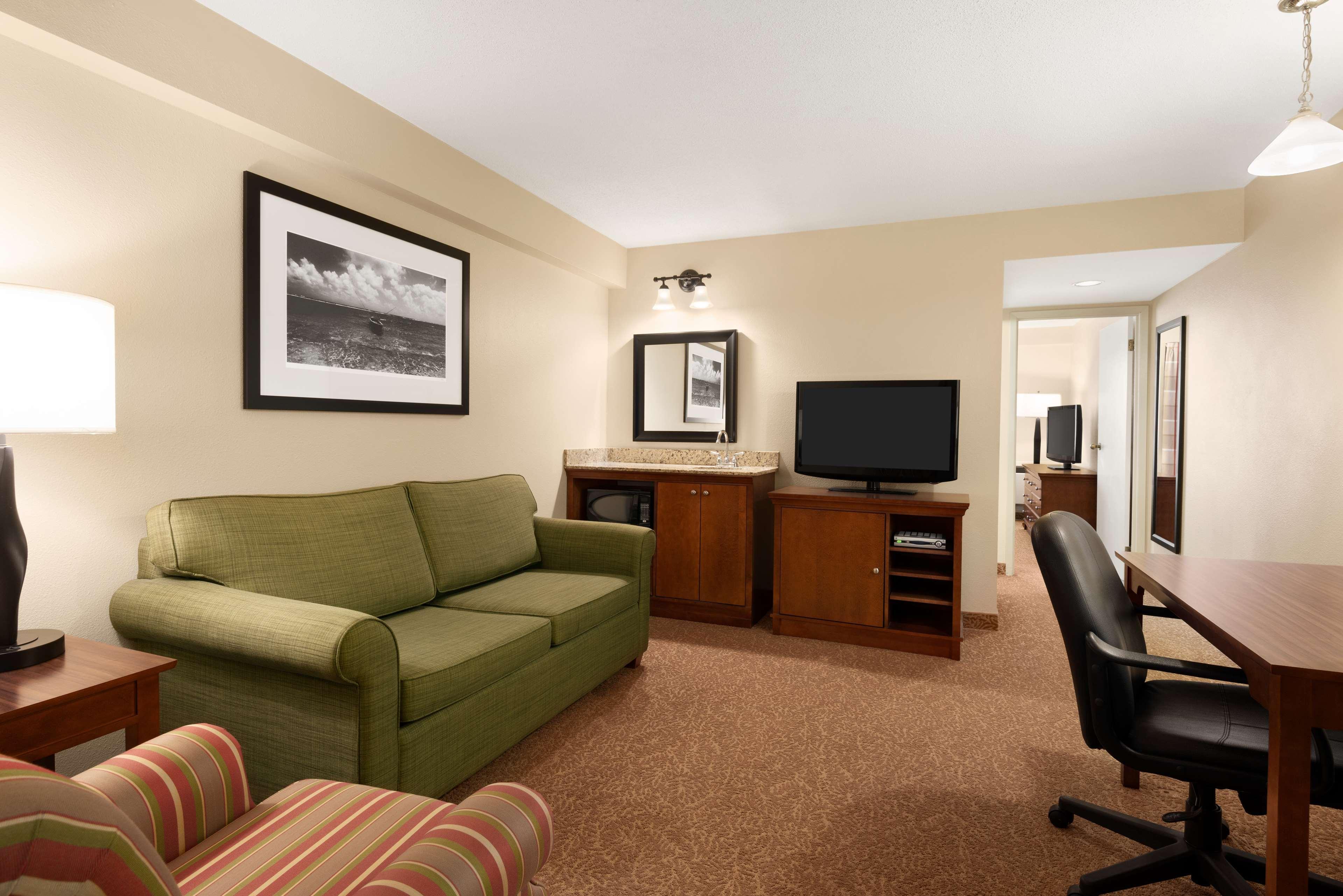 Travelodge Suites By Wyndham Regina - Eastgate Bay Zewnętrze zdjęcie