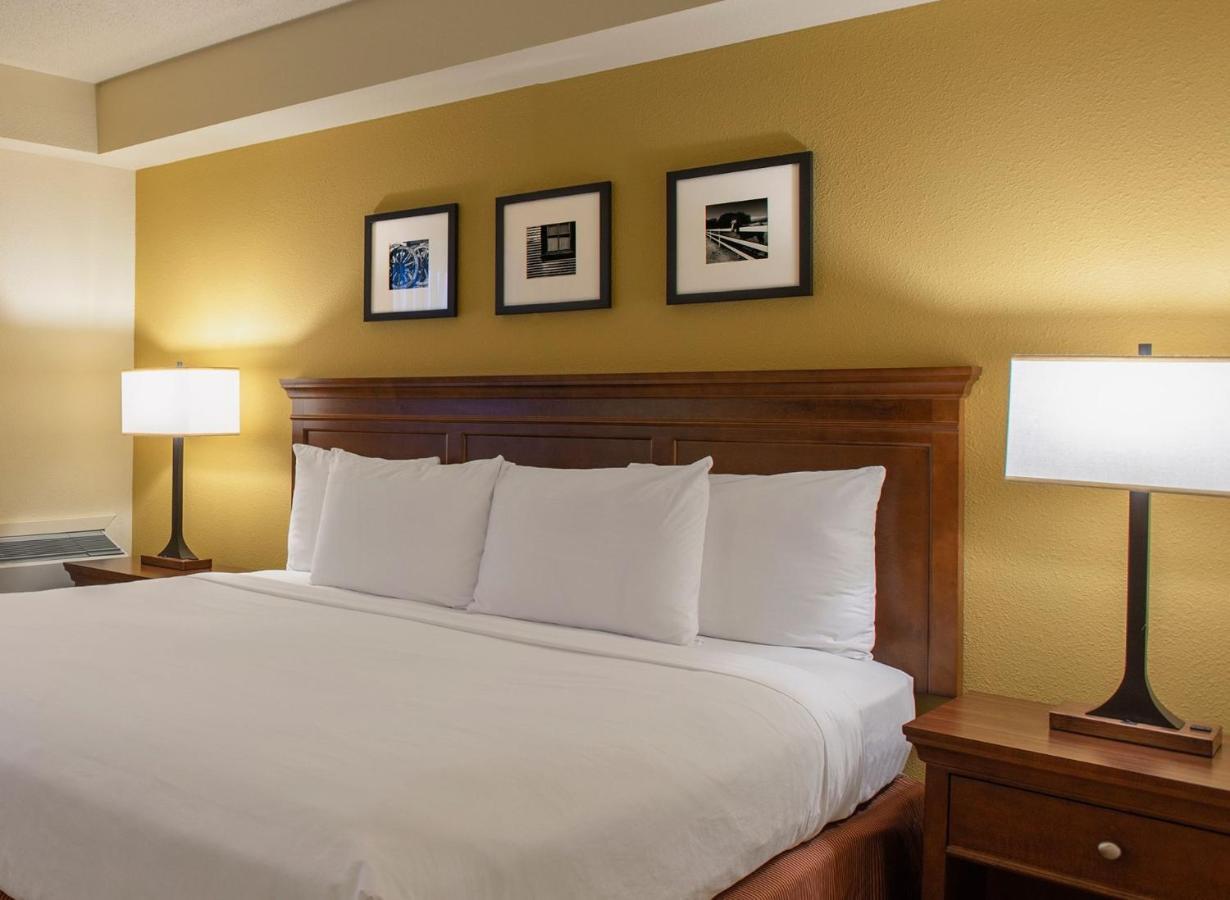Travelodge Suites By Wyndham Regina - Eastgate Bay Zewnętrze zdjęcie