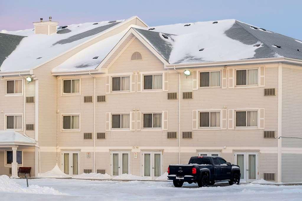 Travelodge Suites By Wyndham Regina - Eastgate Bay Zewnętrze zdjęcie