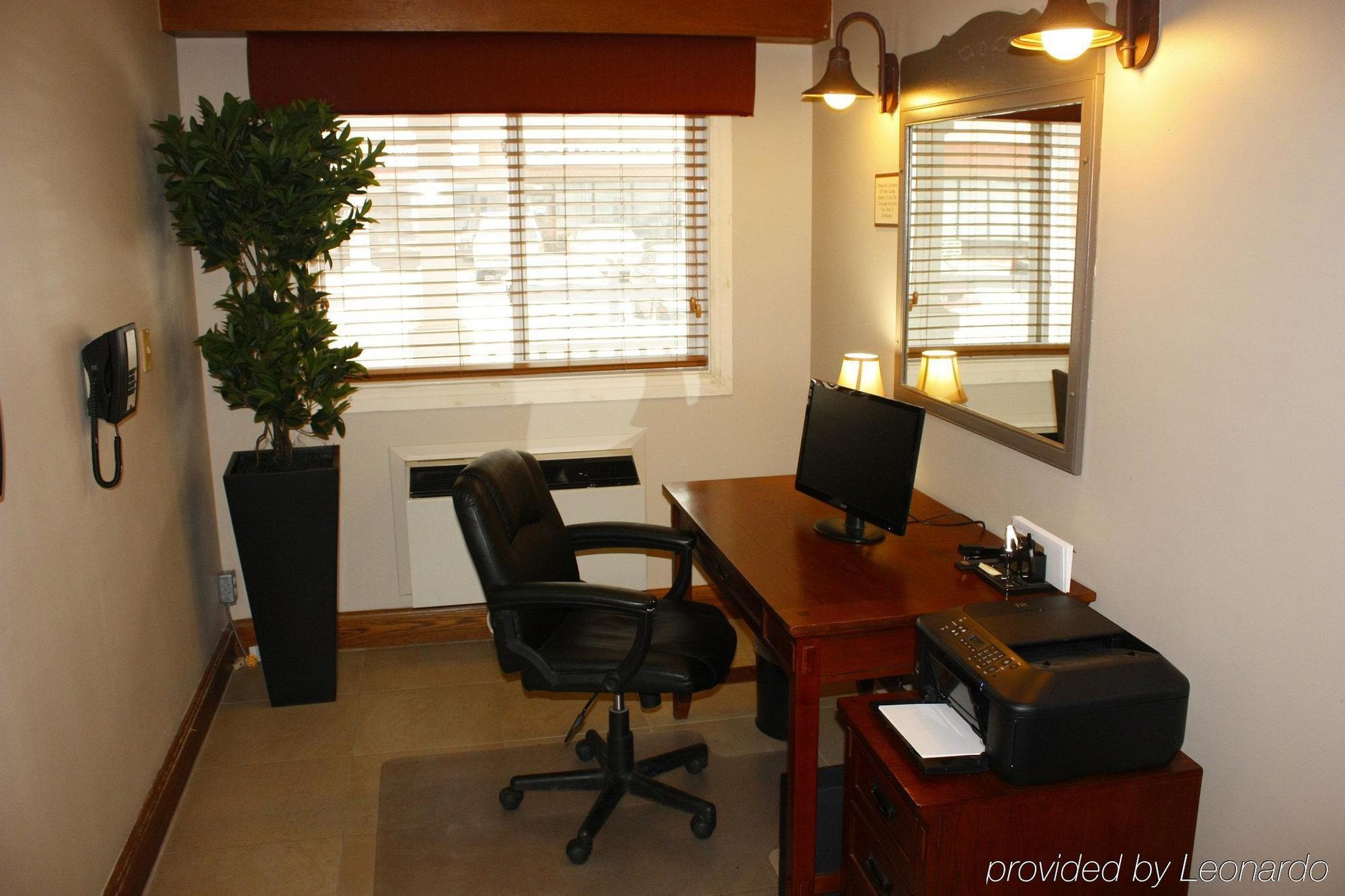 Travelodge Suites By Wyndham Regina - Eastgate Bay Zewnętrze zdjęcie